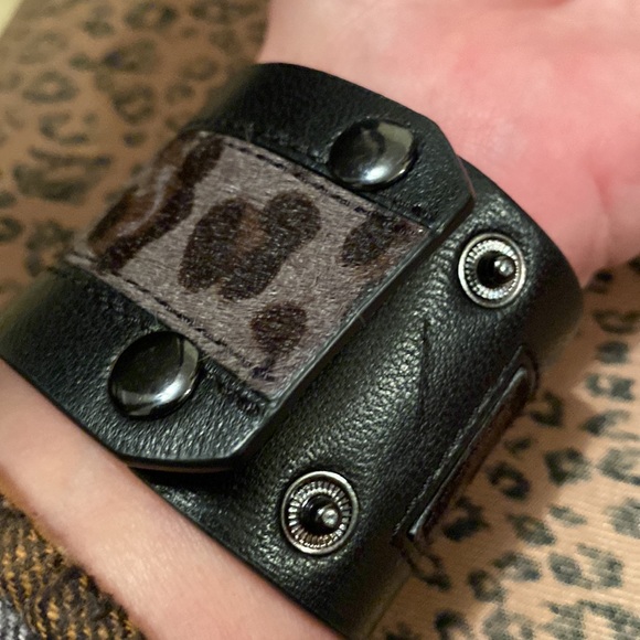 New Vince Camuto leather Cuff Bracelet - Picture 4 of 4